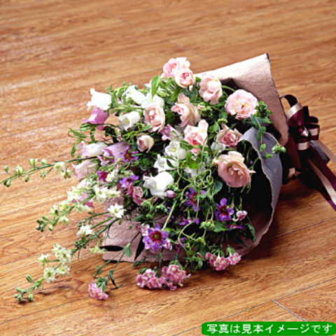 江別市の花屋 花のみやじま カンパニュラとスプレーバラの花束